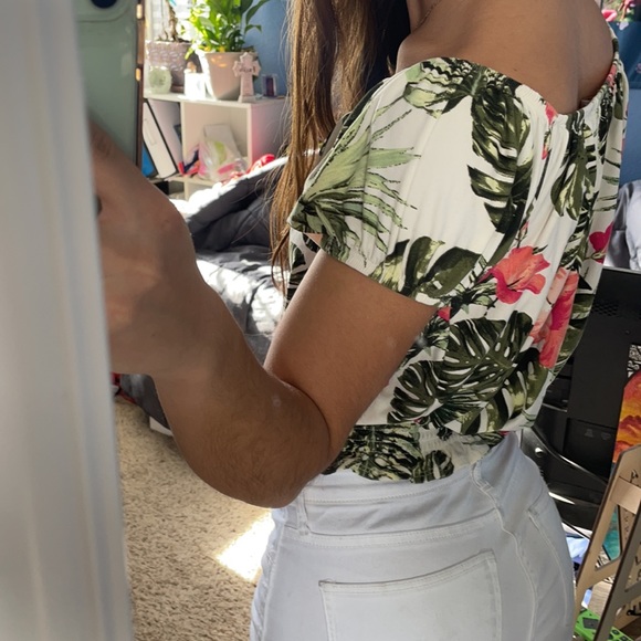 Tropical Print Ruffles Blouse Tee - Picture 5 of 5